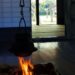木の花庵室内囲炉裏の火